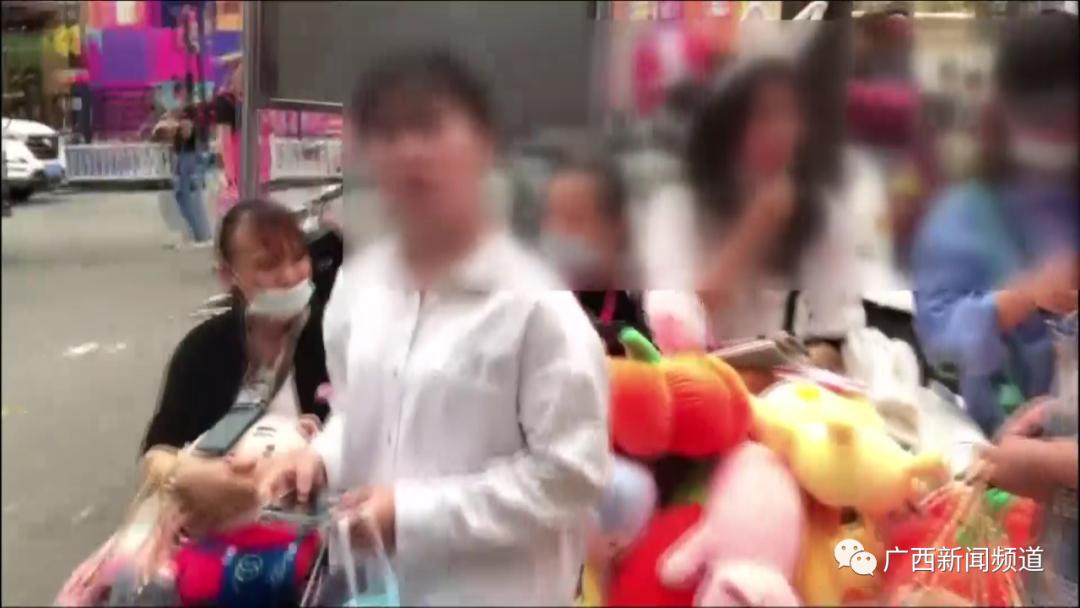 DƬ